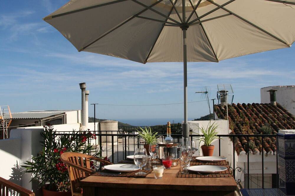 ¡Preciosa casita para 2 personas, terraza en la azotea, a 10 minutos de la playa in Ojén, Sierra de las Nieves
