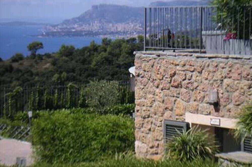 Gardenia apartment near Bordighera with enchanting view of Montecarlo in San Giacomo (Camporosso), Camporosso