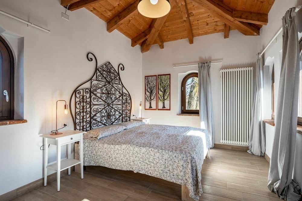 Appartamento intero, Accogliente appartamento per 6 persone con Wifi, Tv, animali ammessi e parcheggio in Mondovì, Provincia di Cuneo