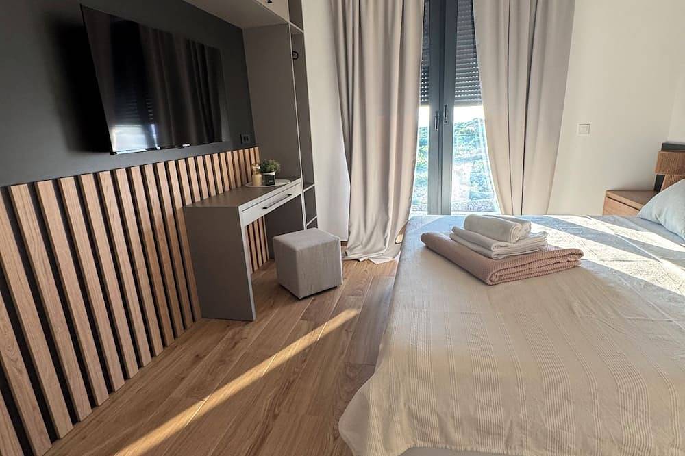 Villa Gligora - modern villa with beautiful view of the bay and the mountain. in Kolan, Kolan (Kroatische Adria)