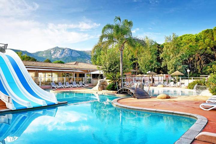 Camping pour 2 personnes, avec terrasse et piscine