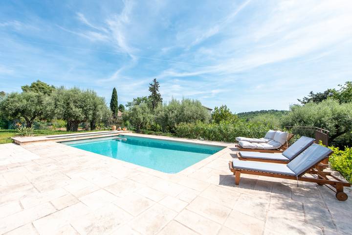 Location de vacances pour 8 personnes, avec jardin et terrasse à Tourrettes-sur-Loup - 3