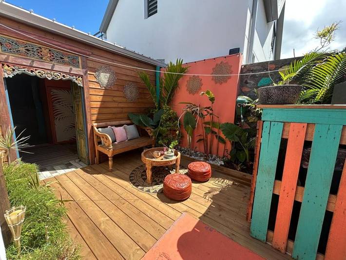 Location de vacances pour 6 personnes, avec piscine ainsi que vue et jardin à Les Trois-Bassins - 4