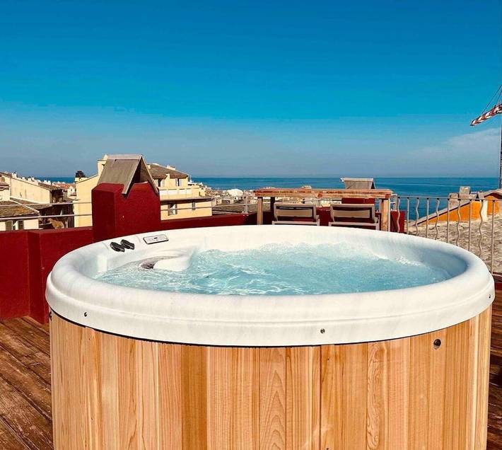 Gîte pour 4 personnes, avec jacuzzi et piscine dans Cinema Le Studio Bastia