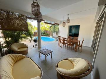 Cottage pour 6 personnes, avec vue ainsi que piscine et jardin dans Port de Saint-Gilles les Bains