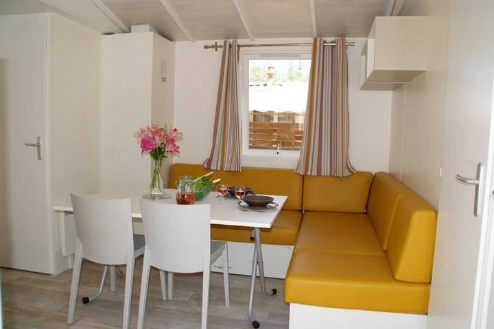 Camping pour 6 personnes, avec terrasse et jacuzzi ainsi que jardin et piscine à Gassin - 3