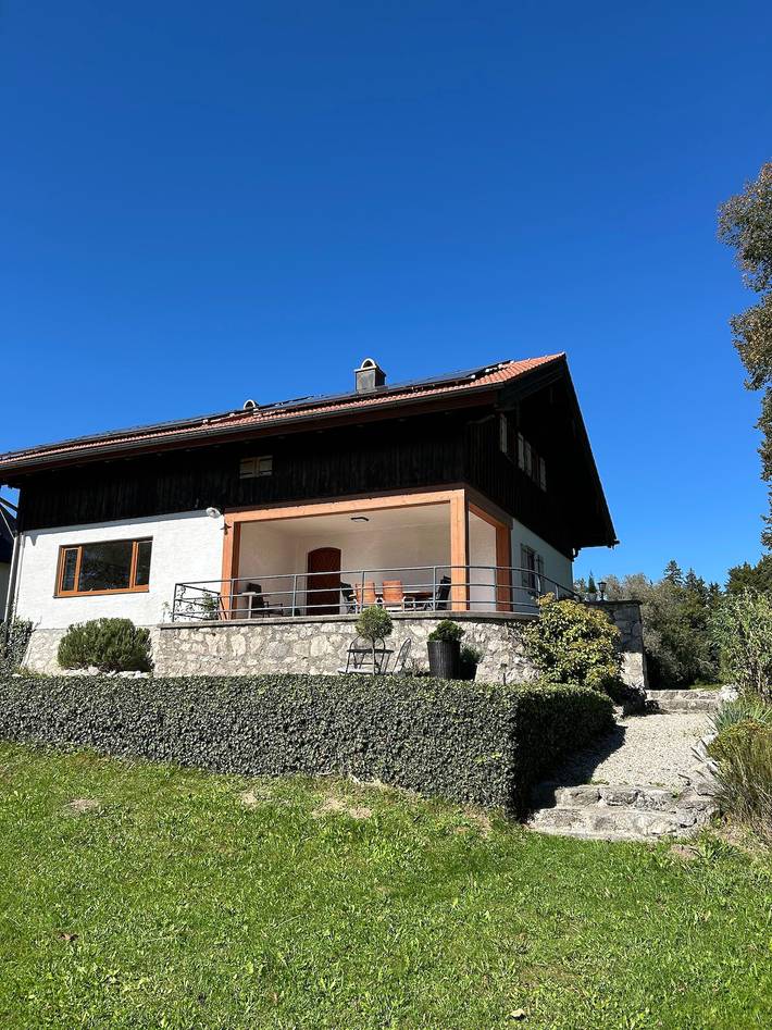 Ferienhaus für 9 Personen, mit Terrasse und Garten in Übersee