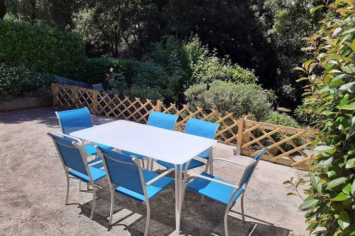 Entzückendes provenzalisches Haus in sicherer Luxusdomäne mit Swimmingpool in Grasse, Mittelmeerküste (Frankreich)