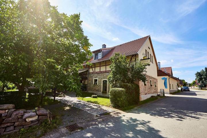 Hotel für 8 Personen, mit Terrasse und Garten