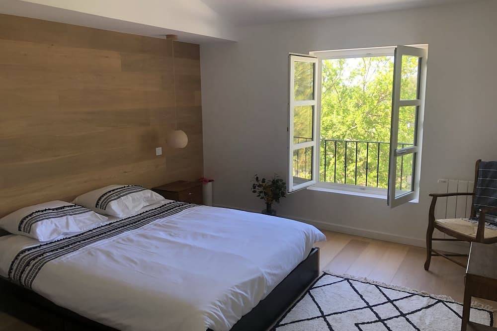Beautiful villa with pool near Aix en Provence (Eguilles) 5/6 people in Éguilles, Aix-en-Provence region