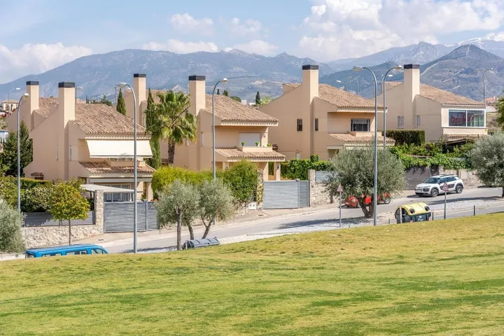 Chalet para 7 personas, con jardín además de vistas y piscina - 1