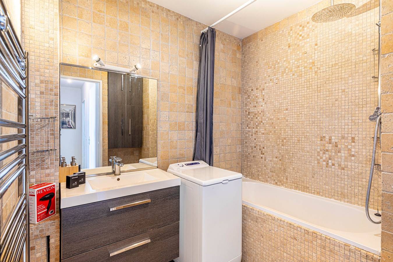 Entire apartment, Guestready - Sunny Escape near the City Lights in Bagnolet, Seine-Saint-Denis