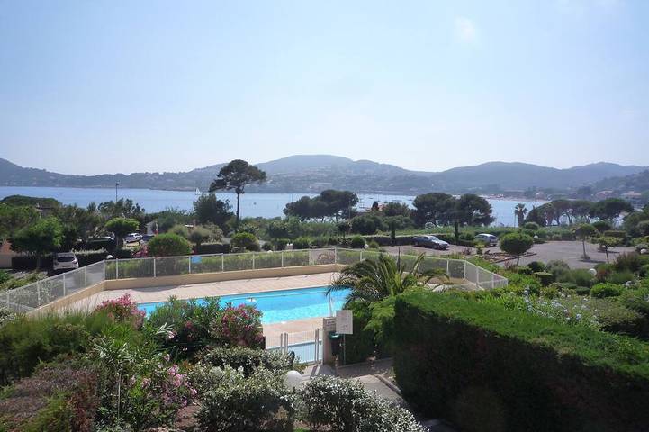 Appartement de vacances pour 4 personnes, avec piscine et terrasse