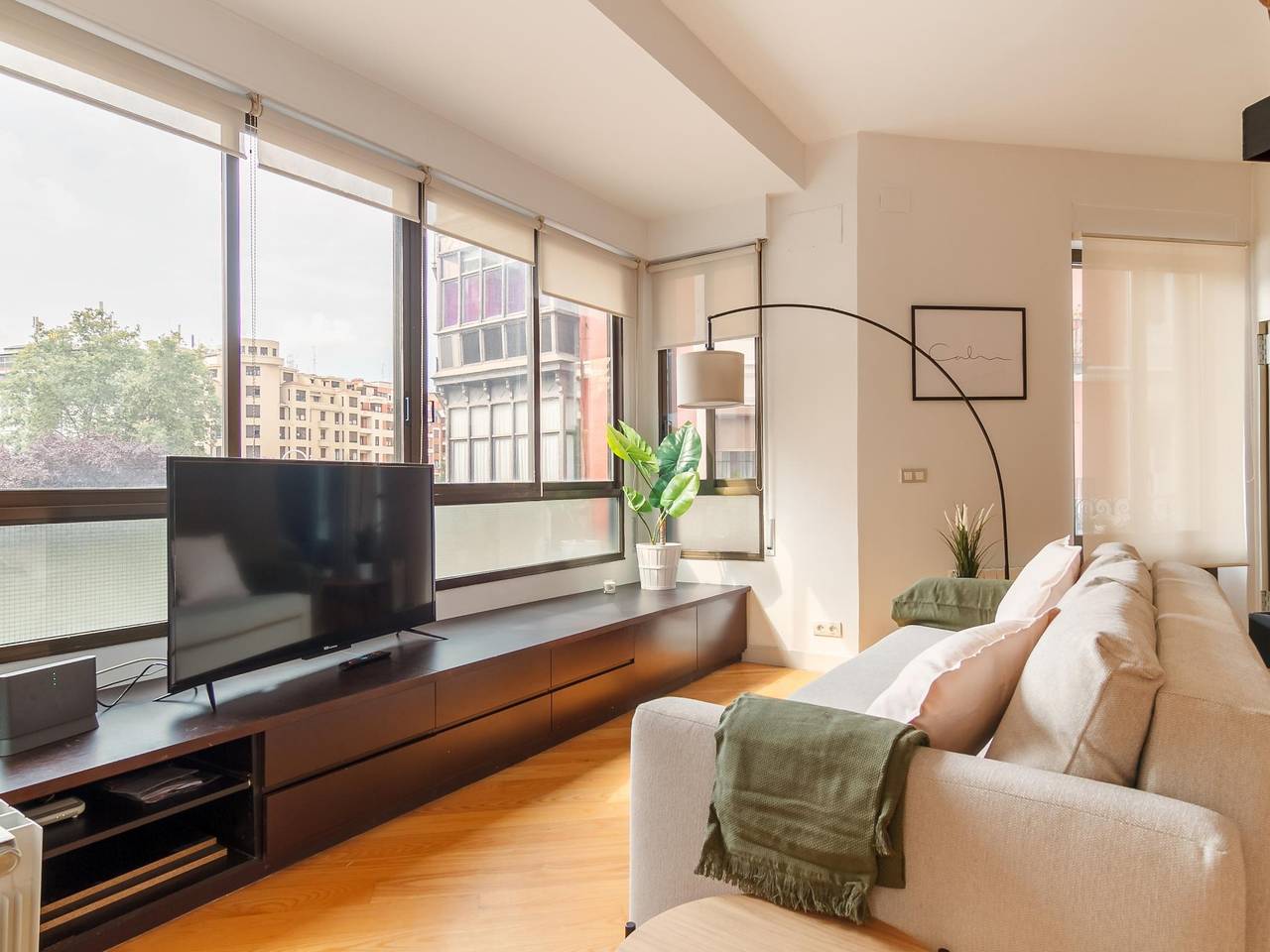 Ganze Ferienwohnung, Very bright in La Casilla in Bilbao, Bizkaia