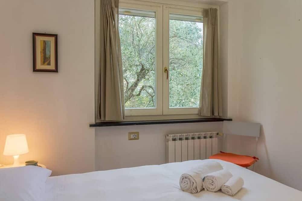 Appartamento intero, Casa Camilla-  Vista Mare ,Wifi e Parcheggio in Zoagli, Riviera di Levante
