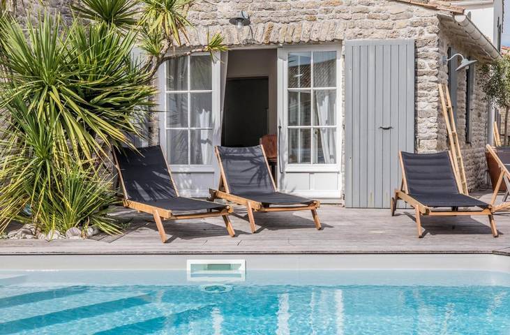 Location de vacances pour 9 personnes, avec piscine ainsi que vue et jardin dans Plage de La Conche des Baleines - 2