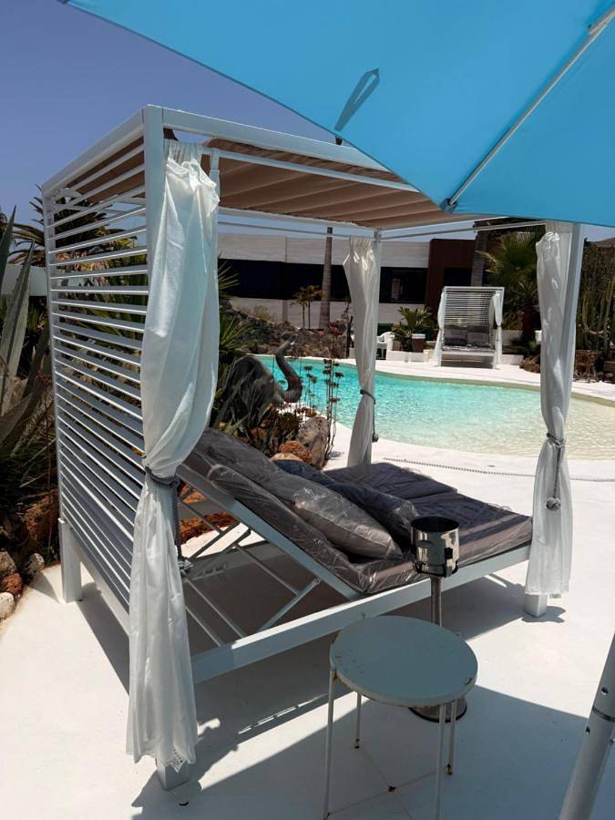 Chalet para 4 personas, con jardín además de terraza y piscina - 1