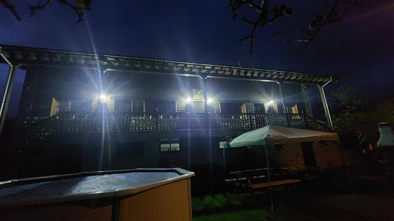 Viviendas vacacionales La Casona de Tresniñin in Nava, Provincia de Asturias