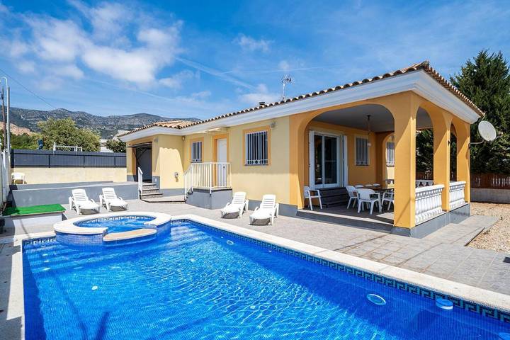 Casa rural para 8 personas, con Balcón y Jacuzzi además de Terraza y Piscina en Alcanar - 4