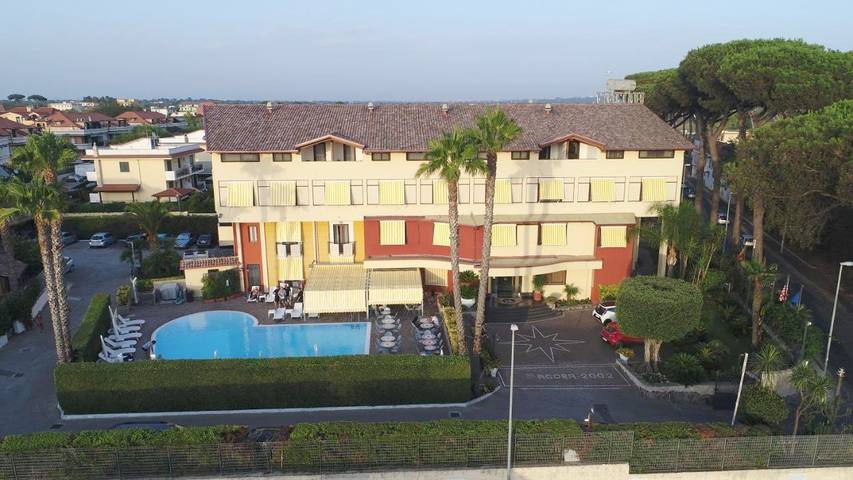 Appartamento per 4 persone, con Balcone e Idromassaggio nonché Terrazza e Giardino a Giugliano in Campania