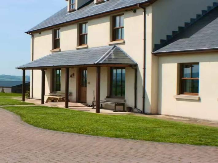 Holiday rental for 24 people, with terrace and hot tub as well as garden and pool, with pets in Monmouthshire