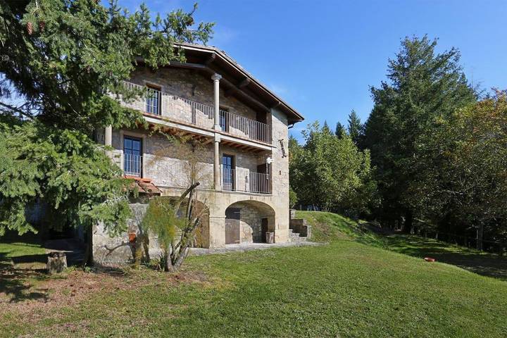 Location de vacances pour 6 personnes, avec jardin et vue à Castiglione di Garfagnana