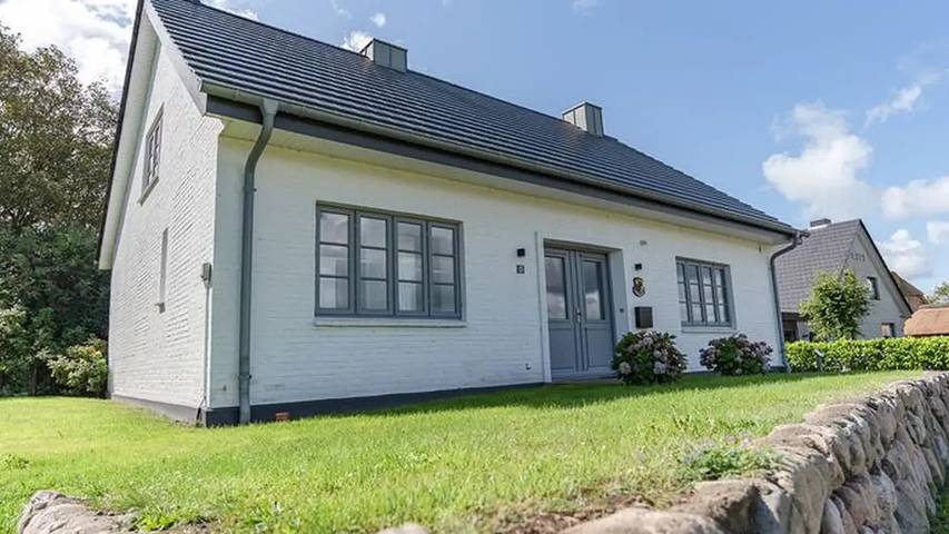 Ferienhaus für 4 Personen, mit Terrasse und Garten in Alkersum