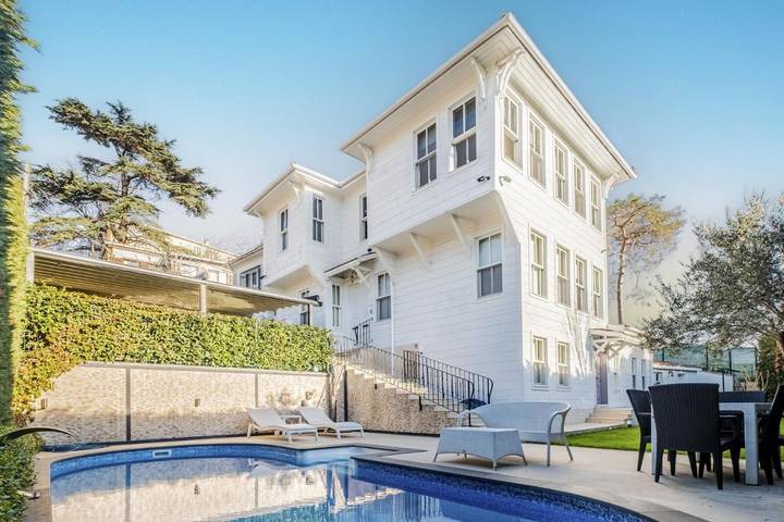 Villa pour 6 personnes, avec balcon ainsi que piscine et jardin à Istanbul