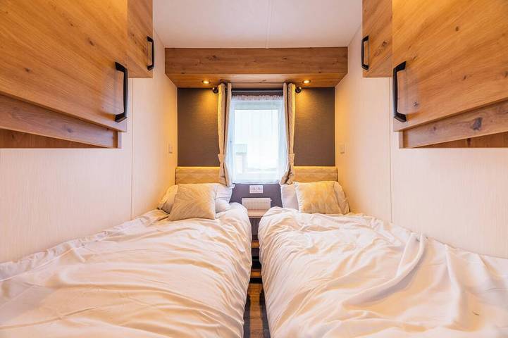 Enjoy your holiday in the Zeebries Cabin: a comfortable holiday home on the Flemish coast for 4 persons, fully equipped for a carefree stay. in Wenduine, De Haan