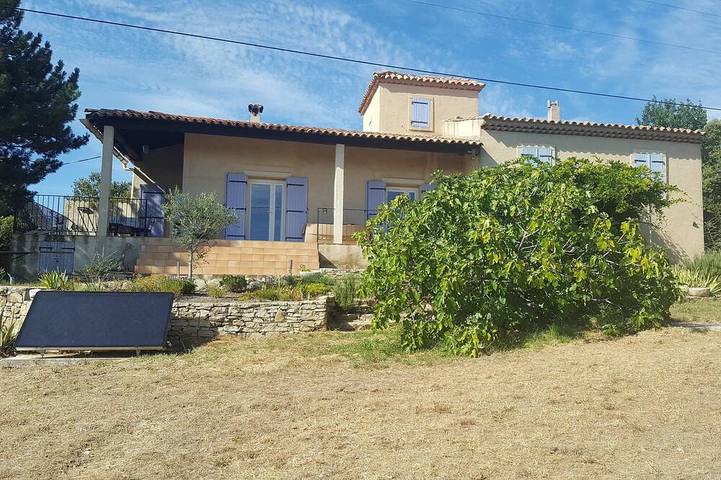 Location de vacances pour 8 personnes, avec balcon et jardin à Rousset-les-Vignes