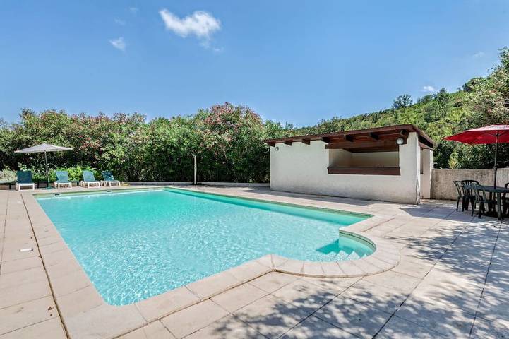 Gîte pour 10 personnes, avec piscine et jardin à Pietroso