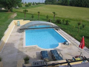 Gîte pour 4 personnes, avec vue ainsi que piscine et terrasse à Sainte-Foy-de-Longas
