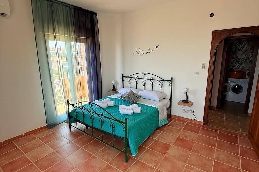 Entire apartment, La Casa Di Giusy Holiday Home in Porto Empedocle, Agrigento Province