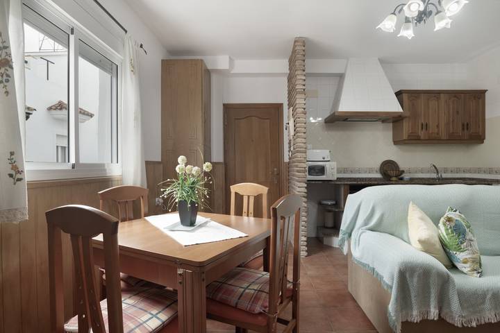 Entire apartment, Air-Conditioned Apartment in Great Location with Rooftop Terrace and Wi-Fi; Pets Allowed in Conil de la Frontera, Costa de la Luz