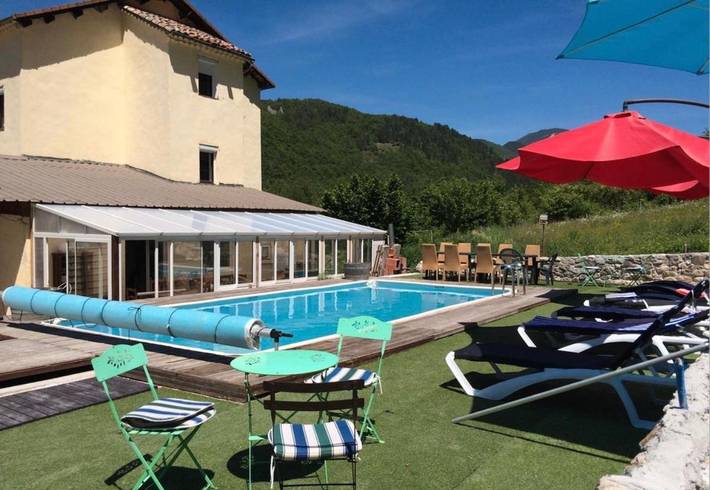 Chambre d’hôte pour 3 personnes, avec Terrasse et Jardin ainsi que Piscine et Vue