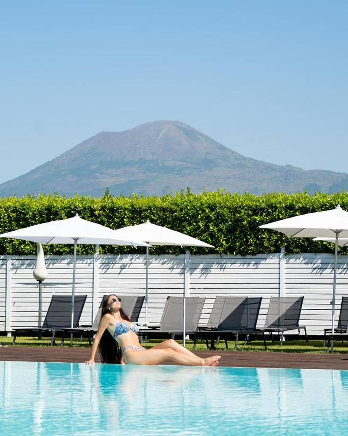 Hotel für 4 Personen, mit Whirlpool und Pool sowie Garten in Pompei