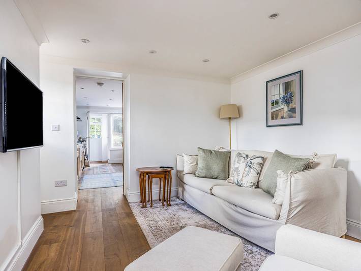 Charming Chichester Home w Garden - Pass The Keys in Chichester, West Sussex