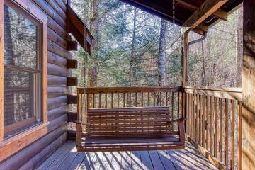 Log Cabin for 7 Guests in Pigeon Forge, Sevier County, Picture 2