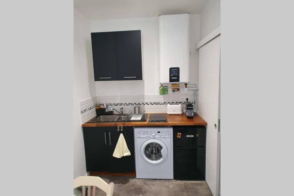 Appartement entier, Studio idéalement situé au calme in Lorient, Côte des Mégalithes