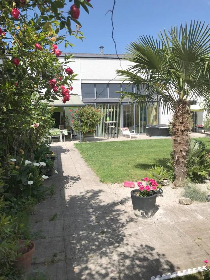 Maison d’hôte pour 3 personnes, avec jardin ainsi que jacuzzi et terrasse à Bordeaux