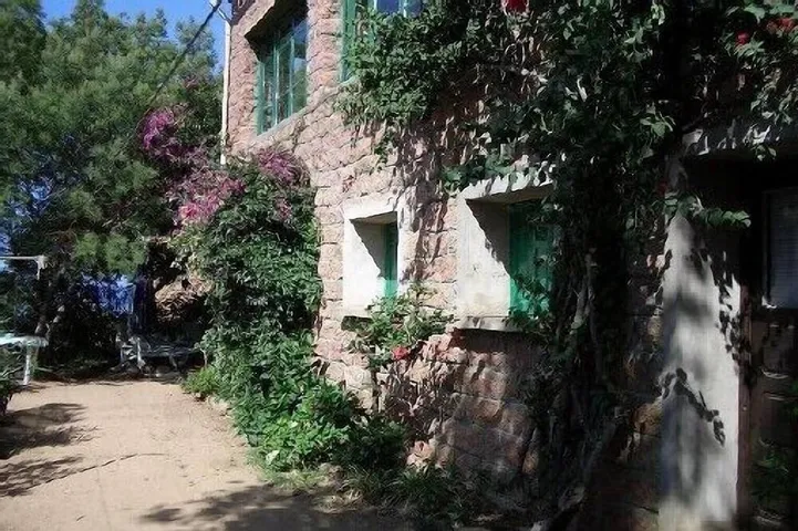 Porto Villa traditionnelle en granit rose, in Porto (Corse), Ota