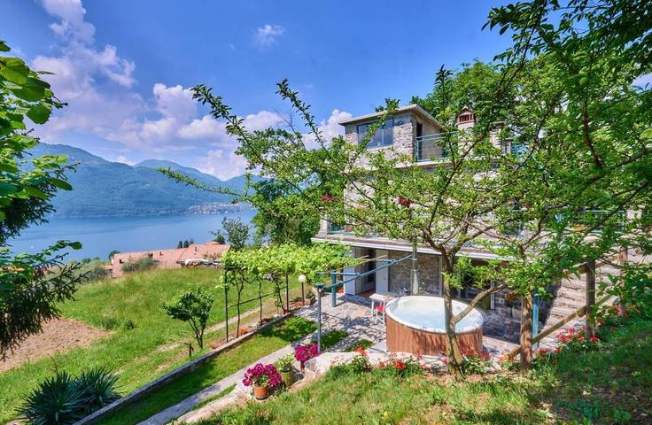 Location de vacances pour 3 personnes, avec jardin ainsi que sauna et jacuzzi à Lierna