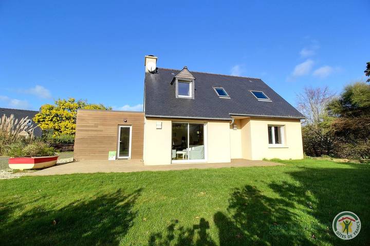 Gîte pour 6 personnes, avec Terrasse ainsi que Jardin et Vue dans Plage des Dunes (Penvénan)