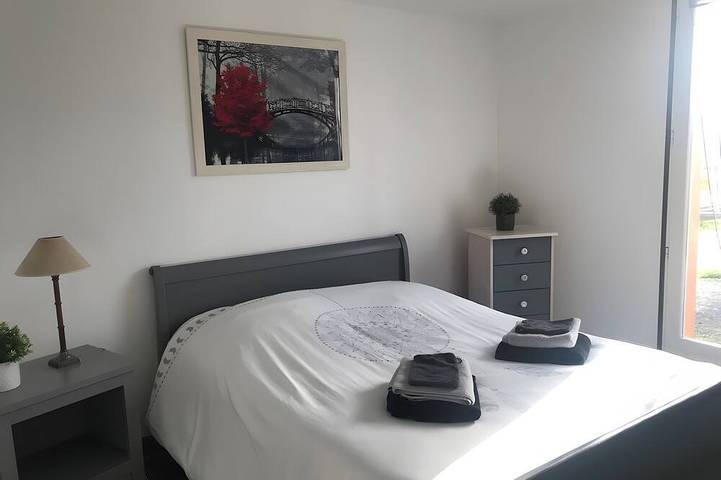 Location de vacances pour 2 personnes, avec jardin ainsi que terrasse et piscine dans Loubersan - 2