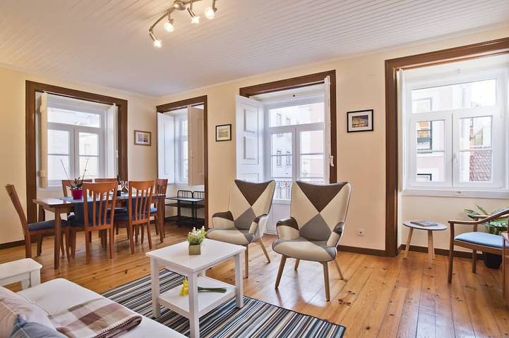 Vacation rental for 2 people, with yard and balcony in Lisbon