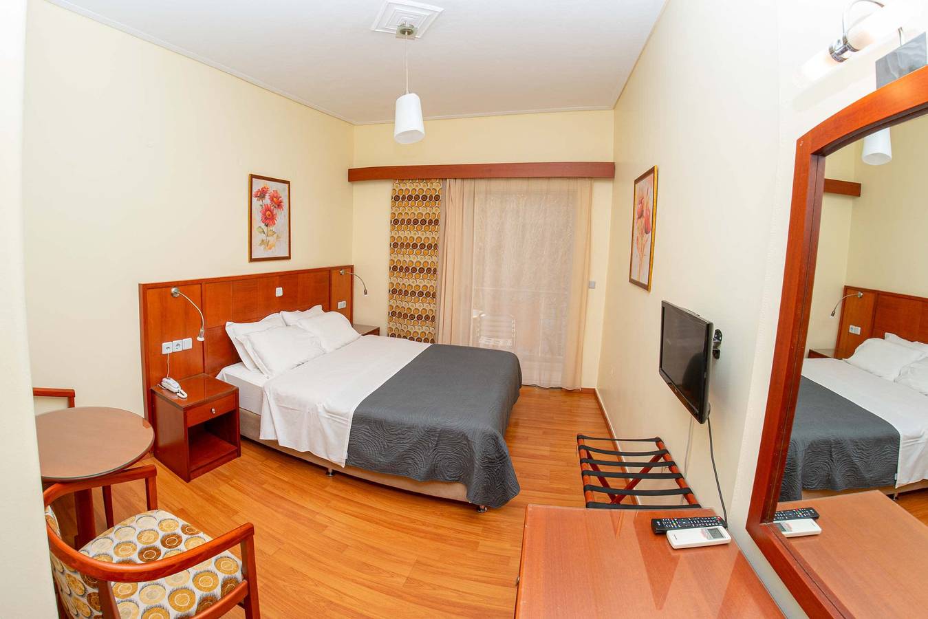 Ganze Ferienwohnung, Hotel Ena - Stylish Mountain View Suite with Pool in Fthiotida