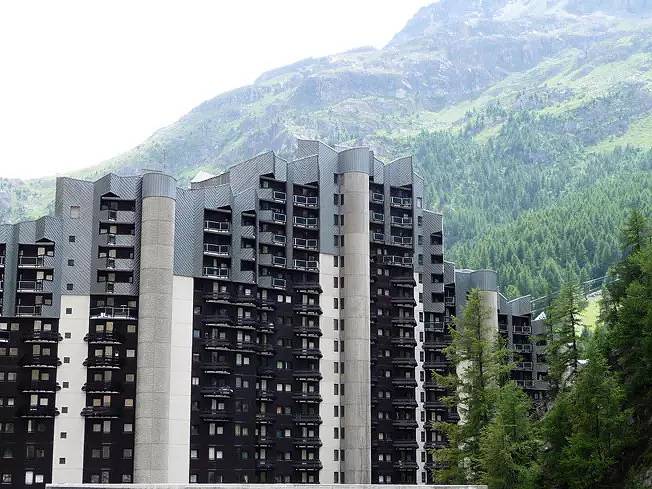 Ganze Wohnung, 2 geräumige Zimmer für 5 Personen am Fuße der Pisten von "la Daille" und in der Nähe von Geschäften. in Val-d'Isère, Nationalpark Vanoise