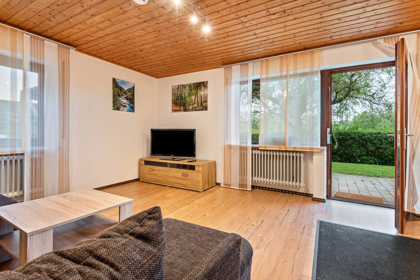 Ganze Wohnung, Ferienwohnung 'Raab' mit Gemeinschaftspool, privater Terrasse und Wi-Fi in Zandt, Ostbayern