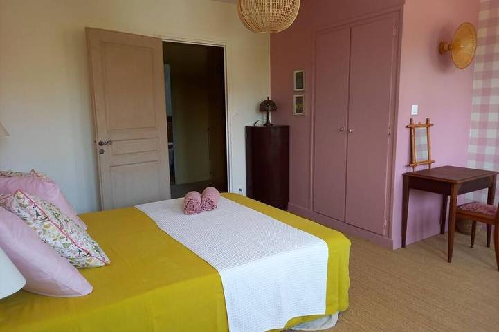 Location de vacances pour 4 personnes, avec piscine et jardin à Chânes - 4