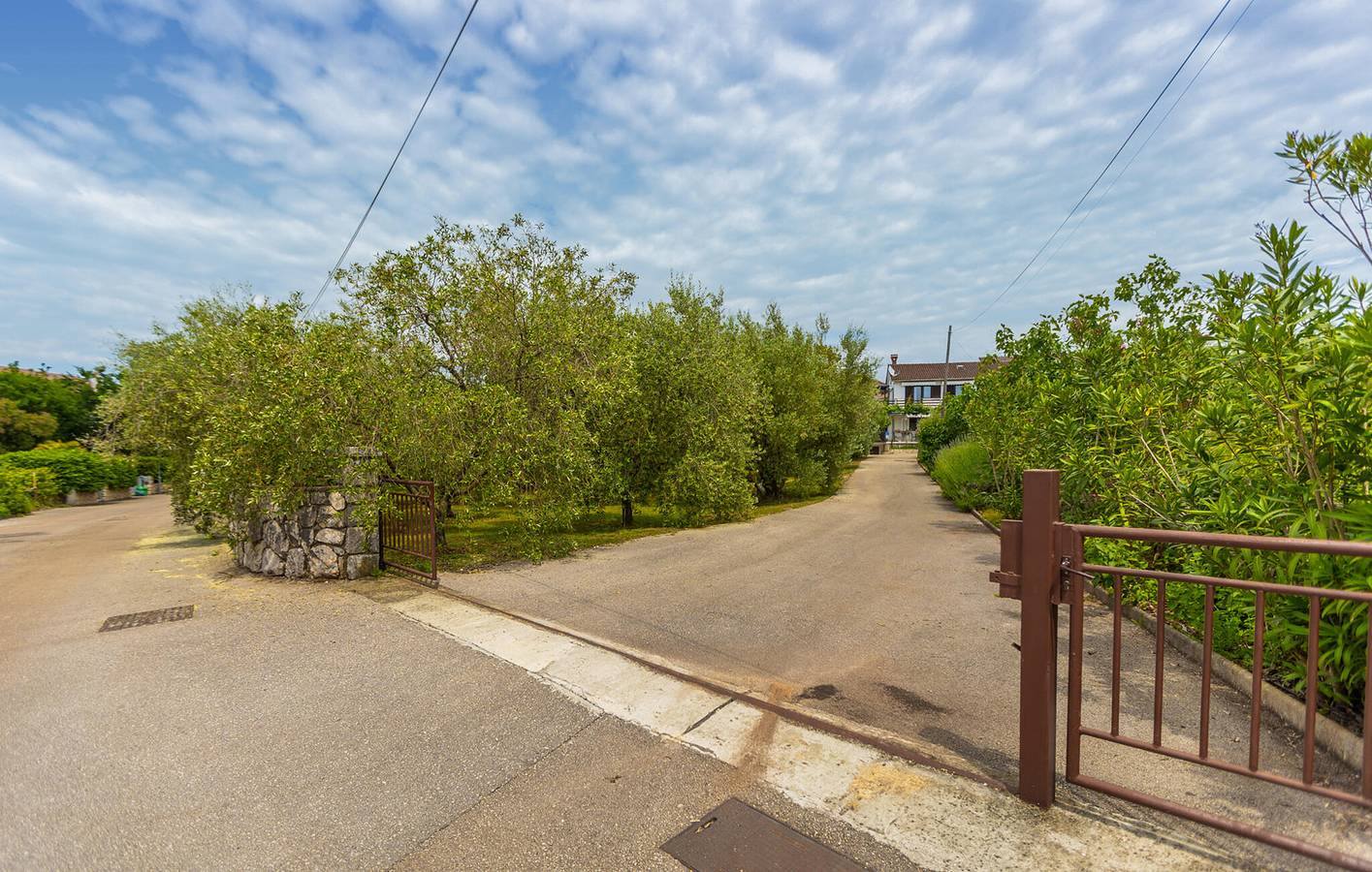 Ganze Ferienwohnung, Gemütliche Ferienwohnung mit Terrasse, WLAN und 2 km zum Strand in Malinska-Dubašnica, Krk